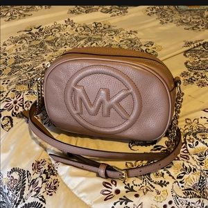 Michael kors crossbody bag